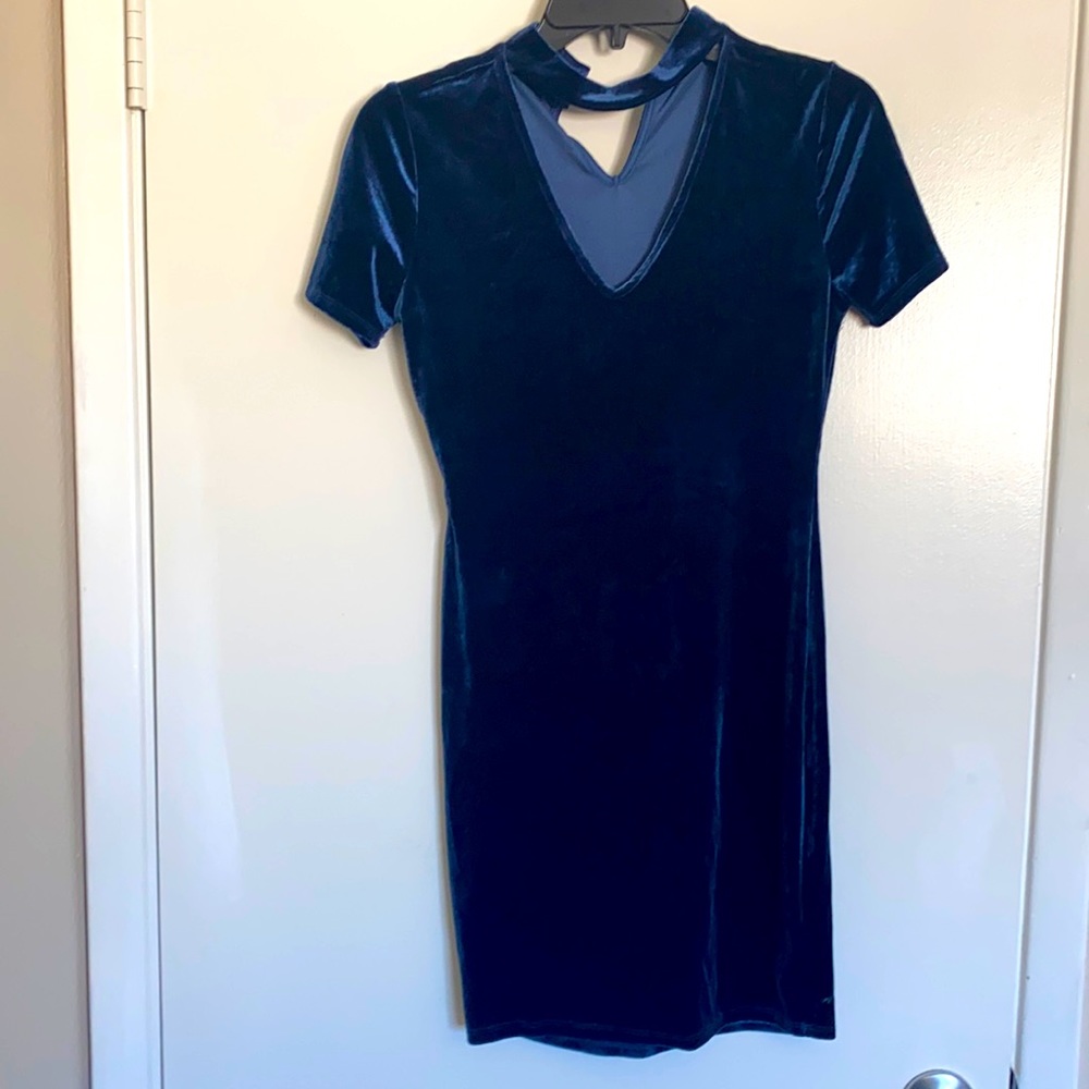 Keyhole velvet blue dress
